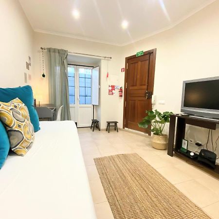 Apartment In The Center Next To The Parliament Lisbon Bagian luar foto