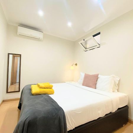 Apartment In The Center Next To The Parliament Lisbon Bagian luar foto