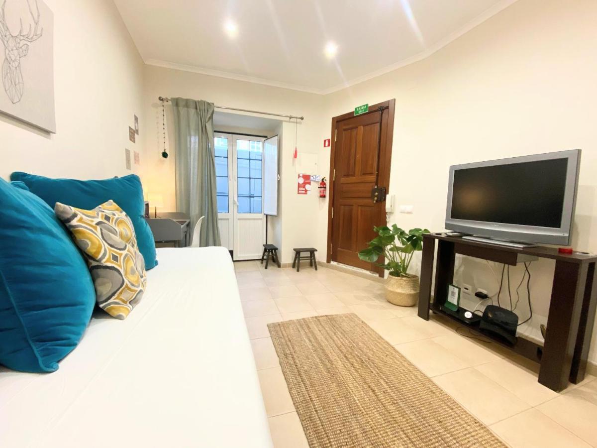 Apartment In The Center Next To The Parliament Lisbon Bagian luar foto