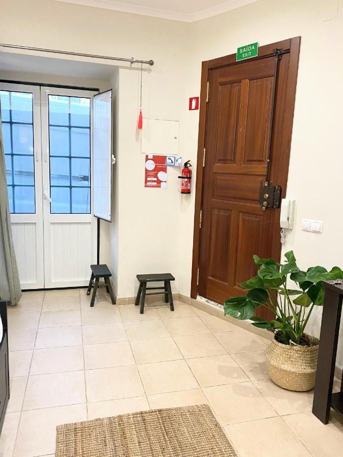 Apartment In The Center Next To The Parliament Lisbon Bagian luar foto
