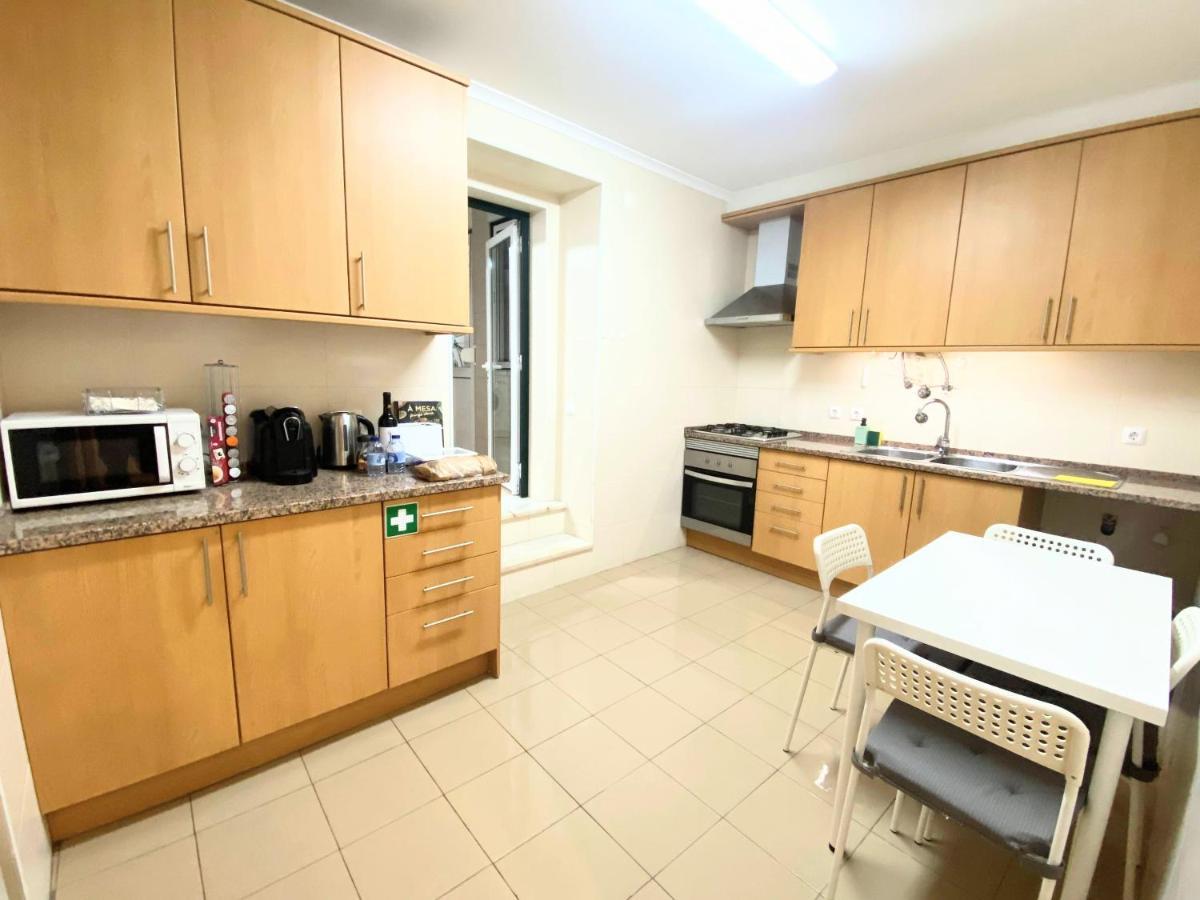 Apartment In The Center Next To The Parliament Lisbon Bagian luar foto